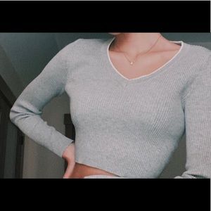 BRANDY MELVILLE cropped sweater